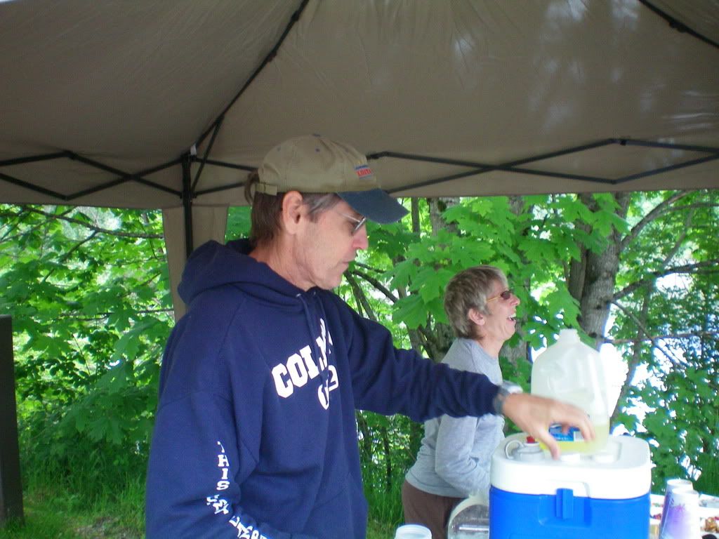 Tom Ripley and Chris Ralph man the Golf Course aid station