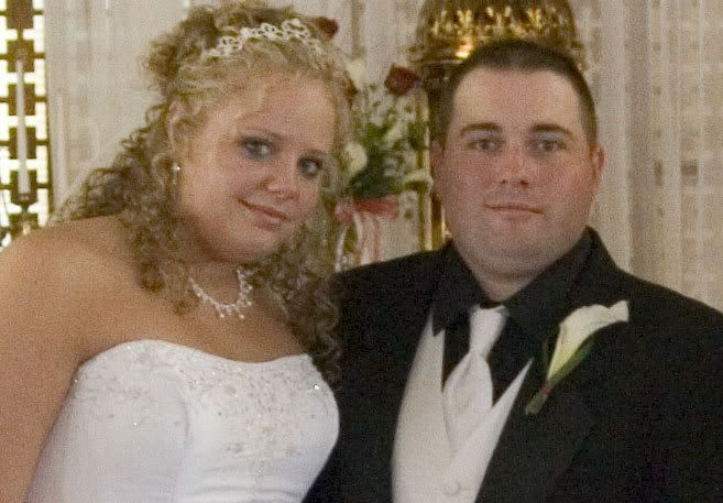 IMAGE: http://i202.photobucket.com/albums/aa151/krmayes83/wedcrop.jpg