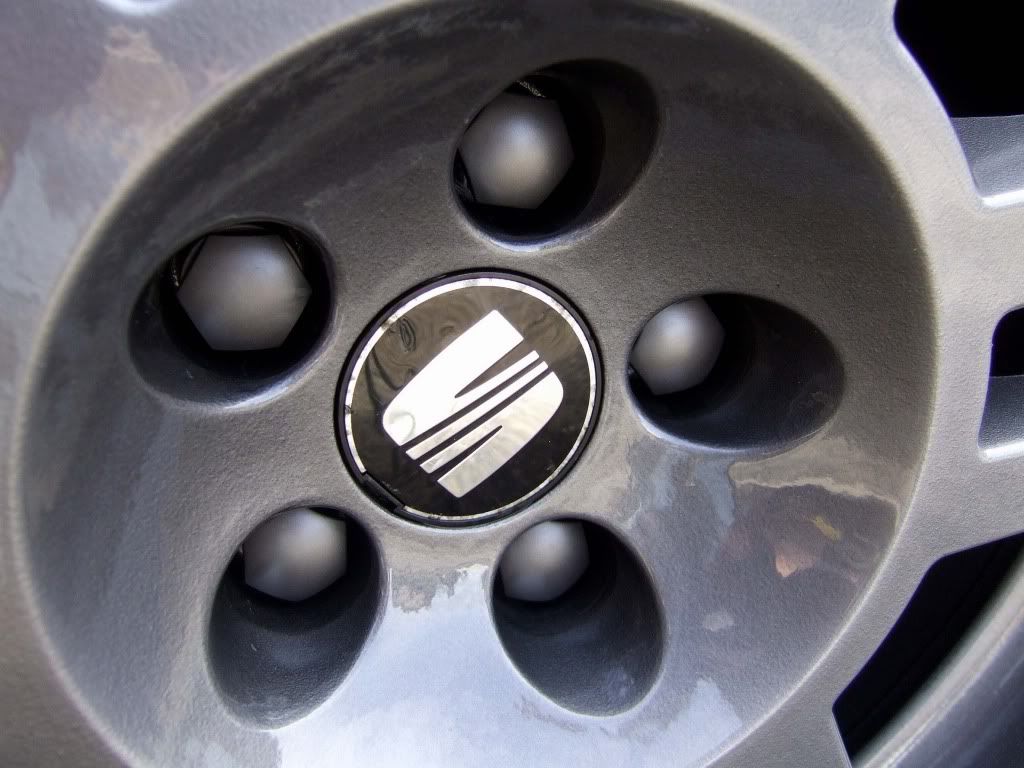 Wheelboltcapstwo.jpg