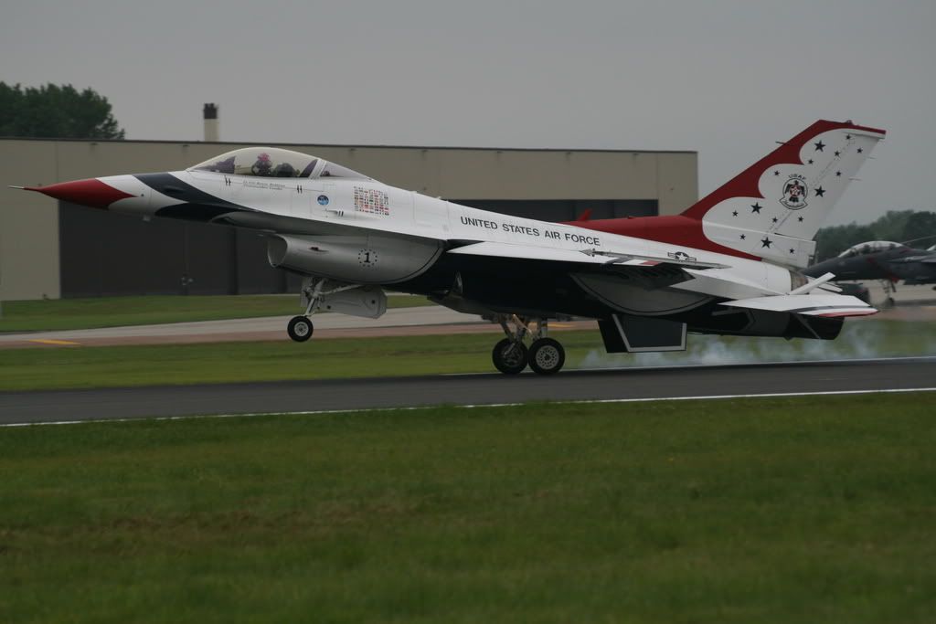 http://i202.photobucket.com/albums/aa195/Deano86/Fairford/Fairford153.jpg