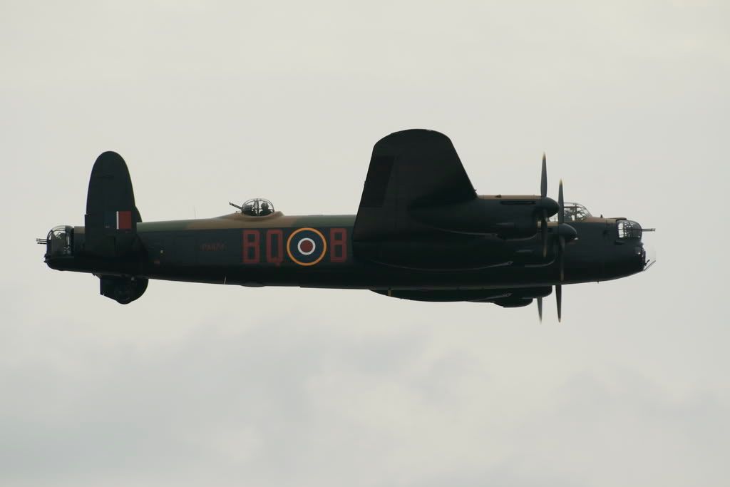 http://i202.photobucket.com/albums/aa195/Deano86/Fairford/Fairford301.jpg