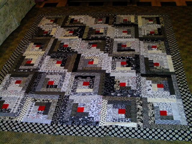 Black/white Log Cabin Wedding Quilt Photo by mequilter9158 | Photobucket