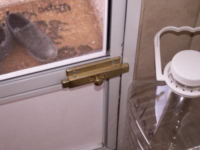 screen-door-lock-1b-785013.jpg