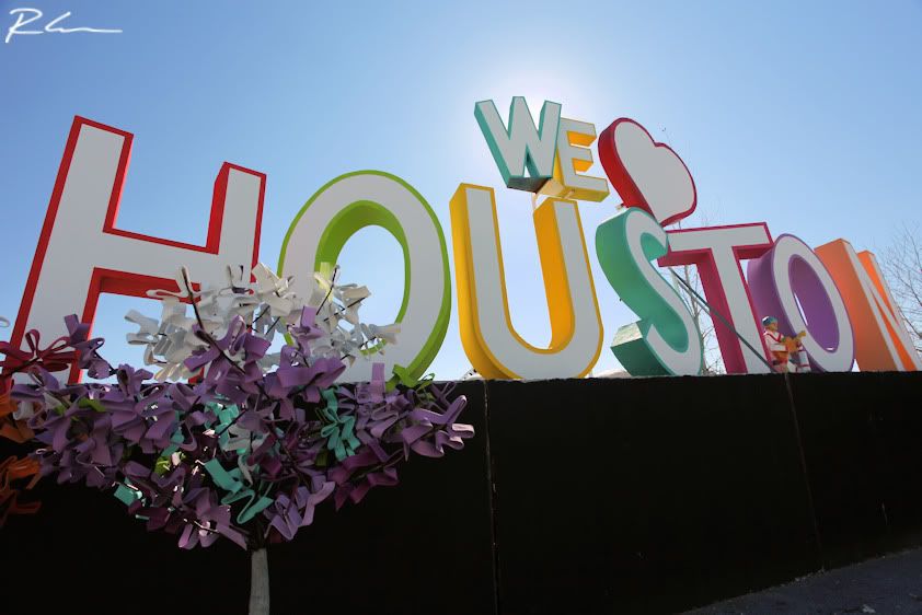 IMAGE: http://i202.photobucket.com/albums/aa276/castafotos/htown.jpg