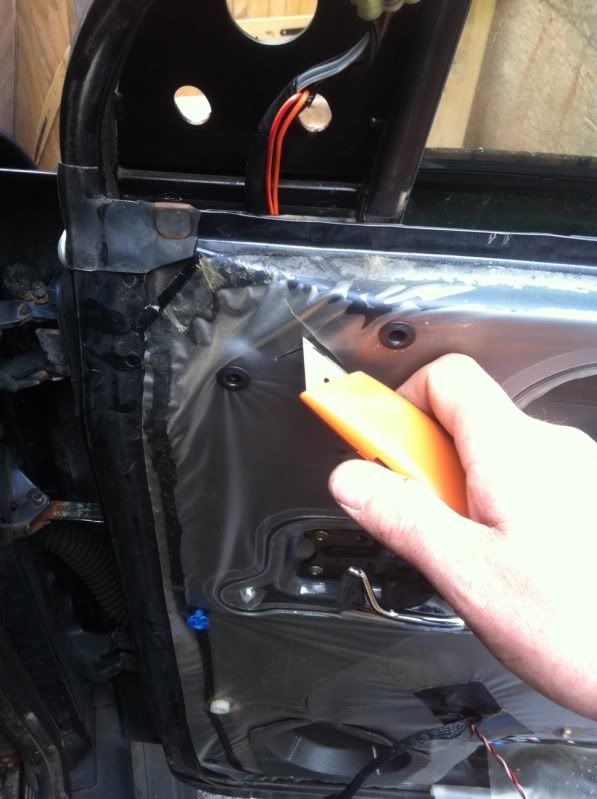 Discovery 2, Changing the door lock actuators LandyZone Land Rover