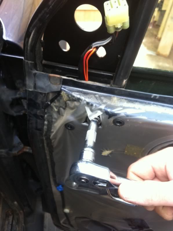 Discovery 2, Changing the door lock actuators LandyZone Land Rover