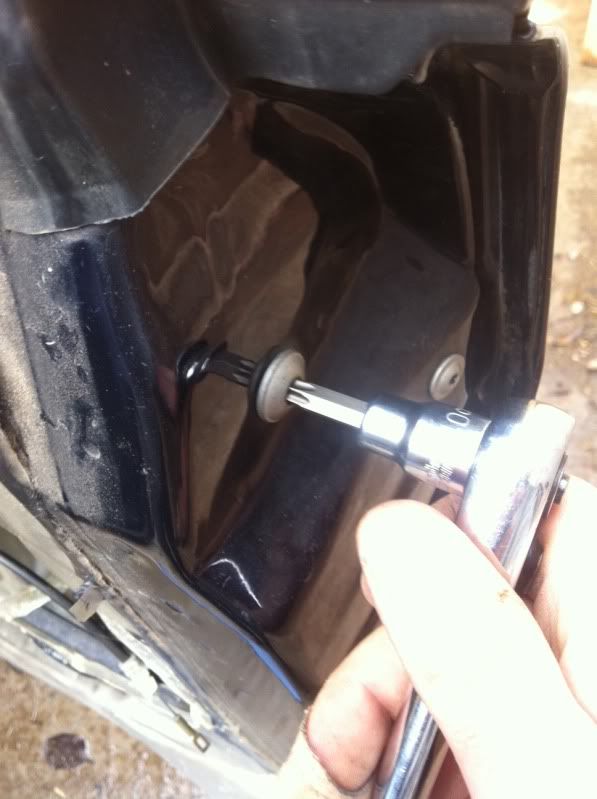 Discovery 2, Changing the door lock actuators LandyZone Land Rover