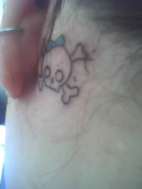 hey skulls girly cute. I <3 my skull tattoo