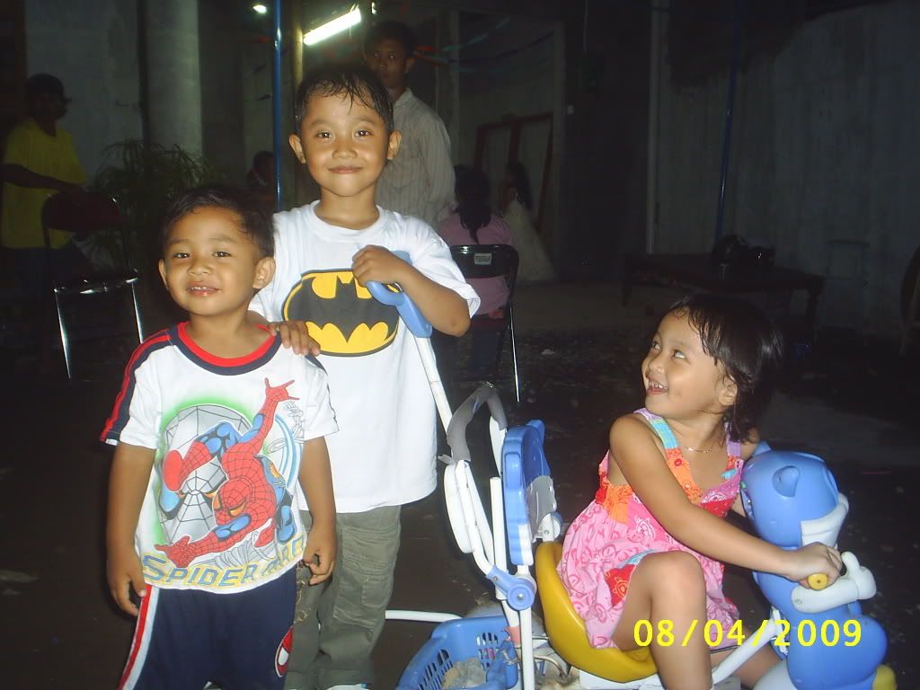 "Satria, Wira, Cinta" FamGath2