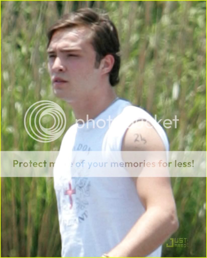 http://i202.photobucket.com/albums/aa162/missy9b/ed-westwick-tattoo-01.jpg