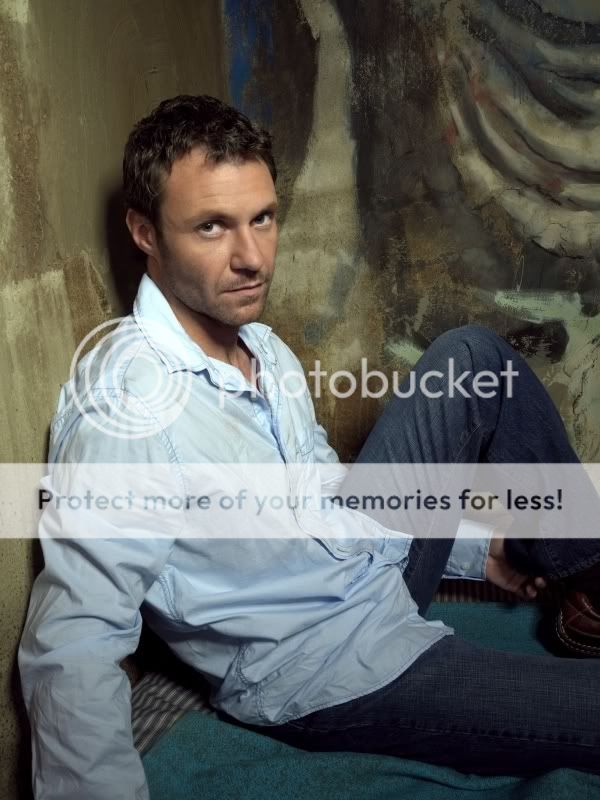 http://i202.photobucket.com/albums/aa162/missy9b/normal_season3promoshots-4.jpg